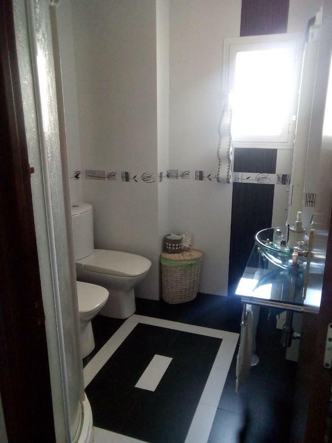 Habitaciones Individuales En Apartamento Compartido Siviglia Esterno foto